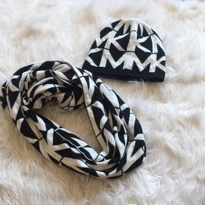 Michael kors new with tag hat and scarf set💘